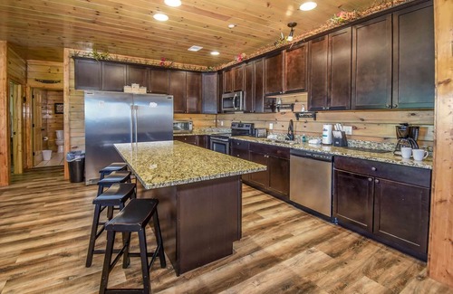 Pigeon Forge Cabin | SmokyStays 10 BR Cabin for 32 only 5 minutes to Dollywood!