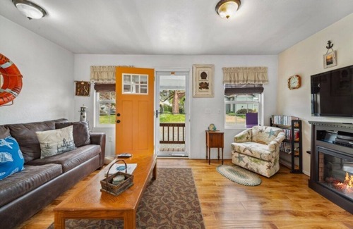 Rockaway Beach Cottage | S’mores & Shores on Easy Street