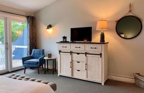 East Boothbay Hotel | Smuggler's Cove Inn