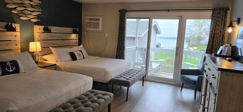 East Boothbay Hotel | Smuggler's Cove Inn