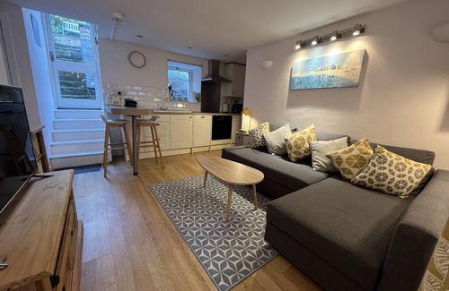 Anstruther Apartment | Smuggler's Well: Cosy retreat in traditional fishing village.