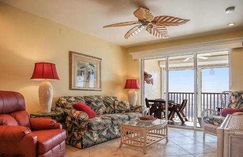 Mid Island Apartment | Smugglers Cove 6A6 condo