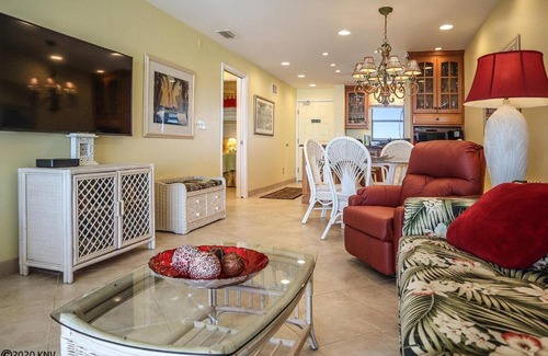 Mid Island Apartment | Smugglers Cove 6A6 condo