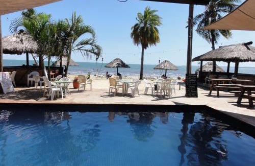 Wailoloa Hostel | Smugglers Cove Beach Resort & Hotel