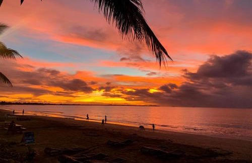 Wailoloa Hostel | Smugglers Cove Beach Resort & Hotel