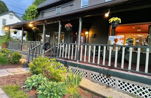 Jeffersonville Hotel | Smugglers Notch Inn