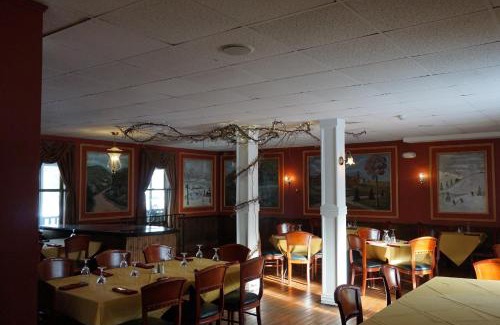 Jeffersonville Hotel | Smugglers Notch Inn