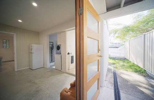 Annerley House | Snacks&Flicks, Cosy Queenslander Kicks-close to PA