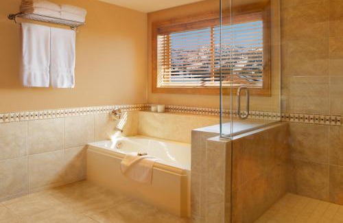 Teton Village Resort | Snake River Lodge