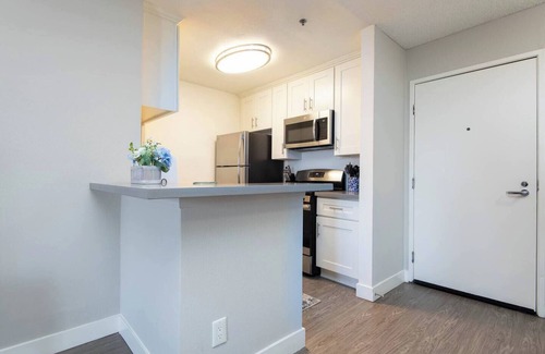 Little Armenia Apartment | Snazzy 1-Bed Apartment with Rooftop Pool & Hollywood Sign View