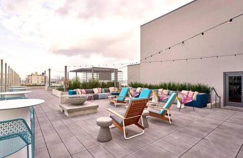 Los Angeles Apartment | Snazzy 3Bed HighRise with Pool, Spa & Rooftop deck