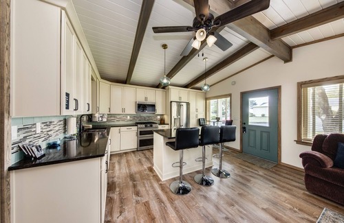 Lincoln City House | Snazzy home near the beach with private hot tub, patio & grill