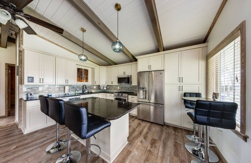 Lincoln City House | Snazzy home near the beach with private hot tub, patio & grill