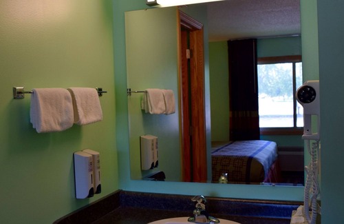 Nokomis Hotel | Snelling Motel