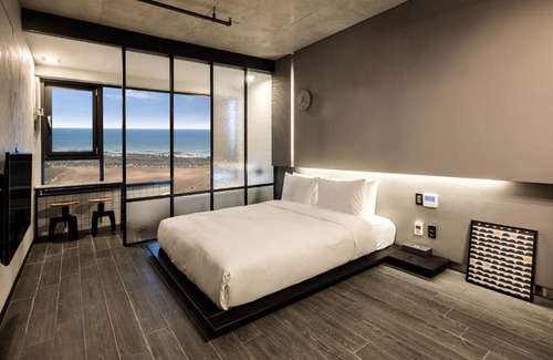 Jungmun Hotel | SNOB Boutique Stay