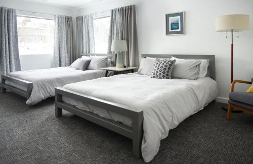 Downtown Anchorage Hotel | Snob Hollow Inn Downtown Anchorage