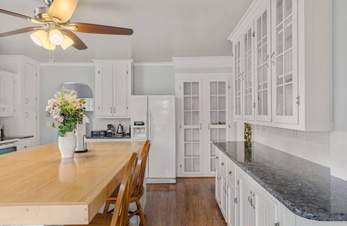 Snohomish House | Snohomish 10+Acre 5BR | Hot Tub, Pond & Stables