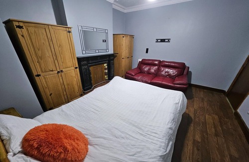 Slough Apartment | SnoozeDen Wellesley Slough Station | Double Room
