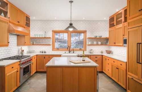 Downtown Cottage | SNOW BIRDS Monthly discounts available! 4 bed remodeled stunning bungalow!