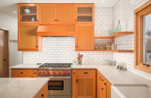 Downtown Cottage | SNOW BIRDS Monthly discounts available! 4 bed remodeled stunning bungalow!