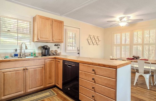 Beech Mountain Condo | Snow Haven: Walk to Resort | Pet-Friendly