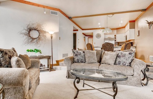 Deer Valley Condo | Snow Park Area Lodging Walk to Lifts