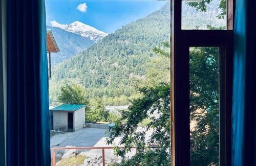 Vashist Hotel | Snow River, Manali