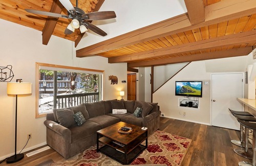 Big Bear Lake Condo | Snow Summit Chalet by Destination Big Bear : Next Door to Snow Summit for Easy Access to Skiing, Snowboarding and Tubing!