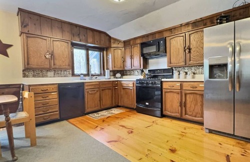 Killington Apartment | Snowarts- Game room, Fireplace, Close to golf!