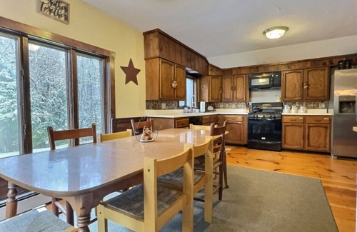 Killington Apartment | Snowarts- Game room, Fireplace, Close to golf!