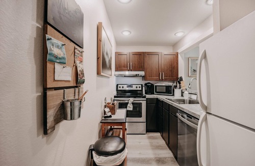 Glacier Condo | Snowater Condo #45 - Wi-Fi - Fireplace - Washer/Dryer - Sleeps 4