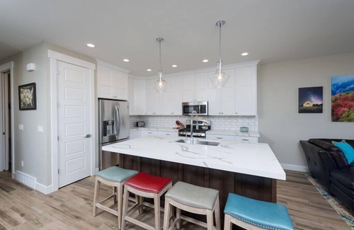 Huntsville House | Snowbasin Area Rental near Pineview Dam EW23A