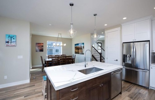Huntsville House | Snowbasin Area Rental near Pineview Dam EW23A