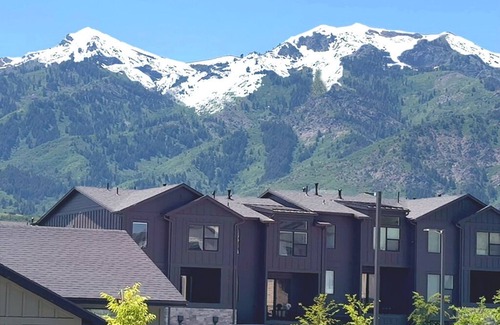 Morgan House | Snowbasin Bungalow - Mountain Luxury & Close to The Ranch & Near SLC/Park City