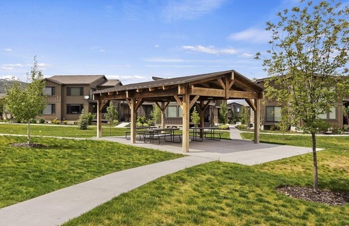 Huntsville House | Snowbasin Lodging with Private Hot Tub EW1