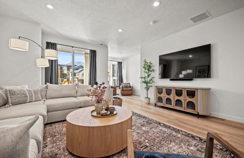 Mountain Green House | Snowbasin Retreat in Roam RO 5966 Wkly Disc