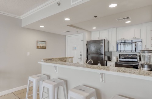 Long Beach House | Snowbird-friendly & Gulf front condo w/shared pool, hot tub & easy beach access