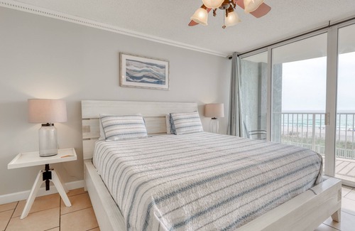 Long Beach House | Snowbird-friendly & Gulf front condo w/shared pool, hot tub & easy beach access