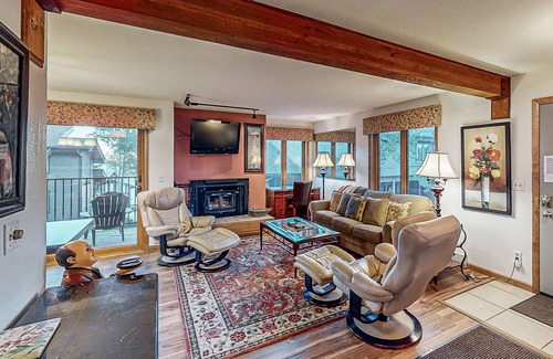 Steamboat Springs Condo | Snowbird-friendly with year-round hot tub, balcony & wood fireplace