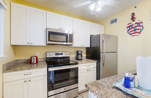 Fort Morgan Condo | Snowbird-friendly condo with WiFi, on-site pools, hot tub, golf, & tennis