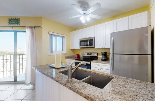 Fort Morgan Condo | Snowbird-friendly condo with WiFi, on-site pools, hot tub, golf, & tennis