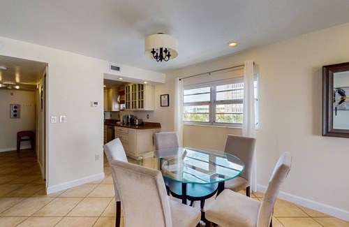 South Beach Condo | Snowbird-Friendly Condo with WiFi, Central AC- Short Walk to the Beach