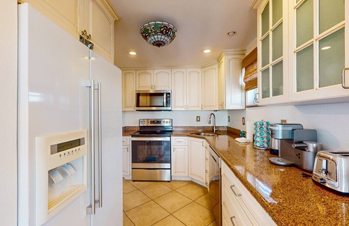 South Beach Condo | Snowbird-Friendly Condo with WiFi, Central AC- Short Walk to the Beach