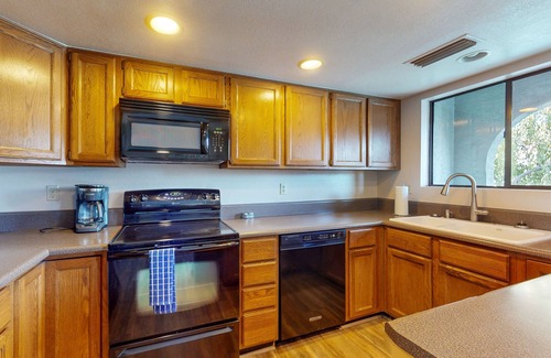 Dobson Ranch Condo | Snowbird-Friendly Condo w/Shared Pool, WiFi, Central AC, W/D, and Private Patio
