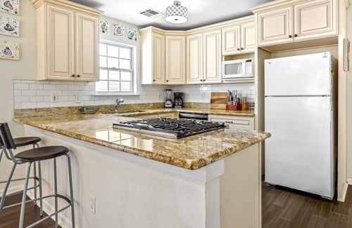 Mid-City House | Snowbird-friendly home with central AC & washer/dryer - dogs welcome