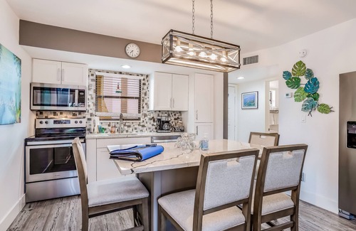 Marco Island Condo | Snowbird-Friendly Condo w/Shared Pool & Hot Tub, Central AC, WiFi, & Pool View