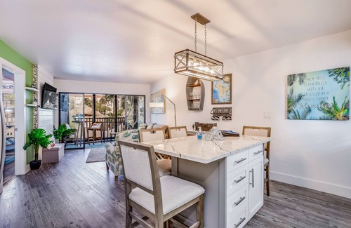 Marco Island Condo | Snowbird-Friendly Condo w/Shared Pool & Hot Tub, Central AC, WiFi, & Pool View