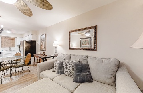 Orange Beach Condo | Snowbird-Friendly Condo w/Private Balcony, Gas Grill, Jetted Tub, Shared Pool