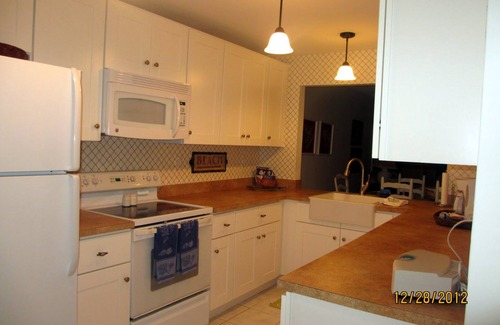 Belleair Beach Condo | Snowbird Get Away - Belleair Beach, FL