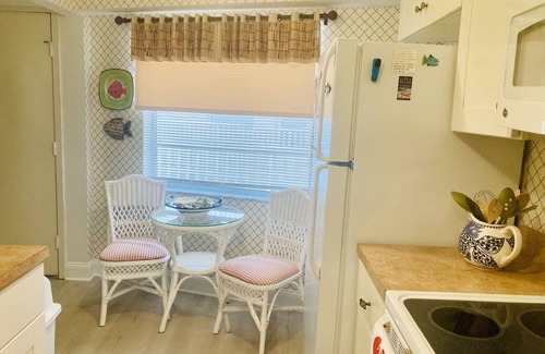 Belleair Beach Condo | Snowbird Get Away - Belleair Beach, FL